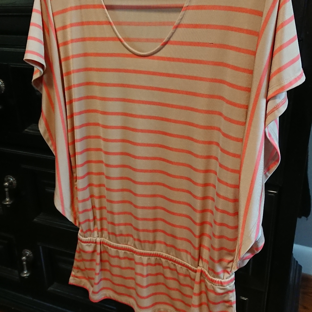 The limited dress shirt. Small hole in shirt. Xs
